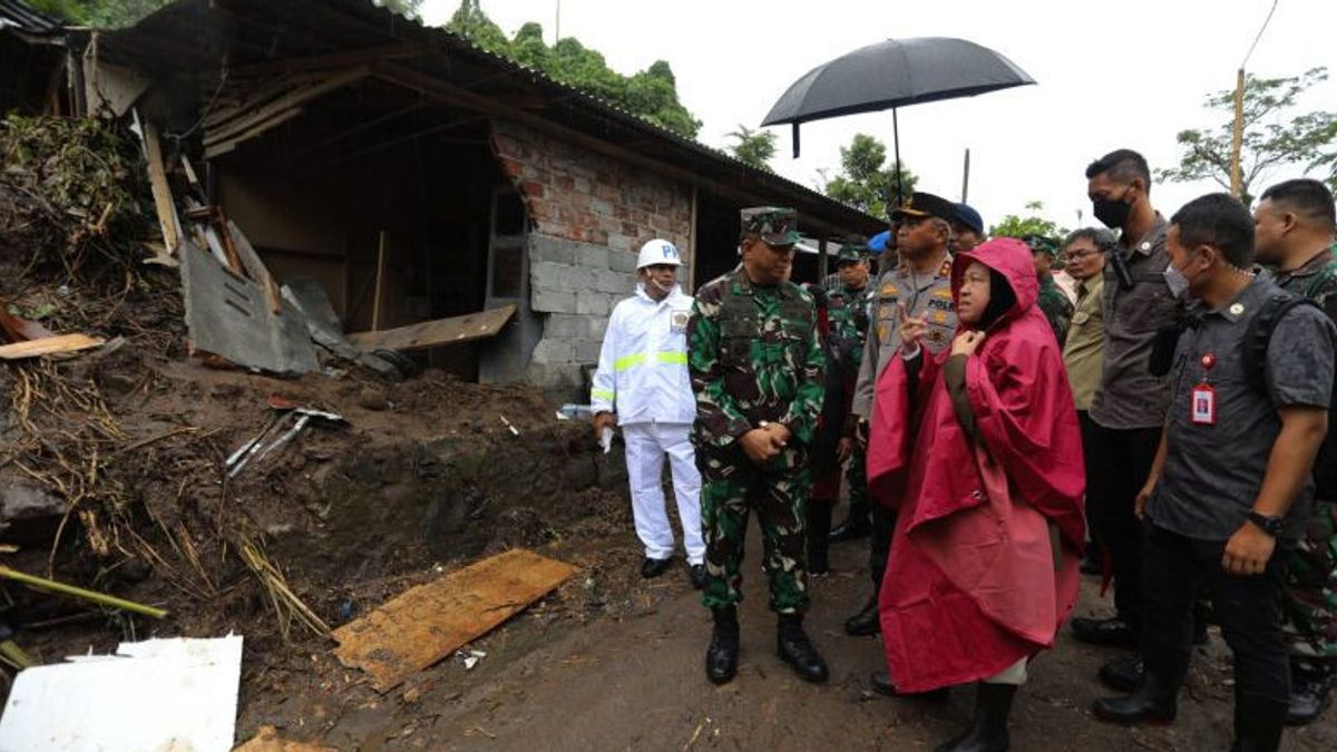 The Minister Of Social Affairs Invites Victims Of Manado Floods To Be Independently Relocated