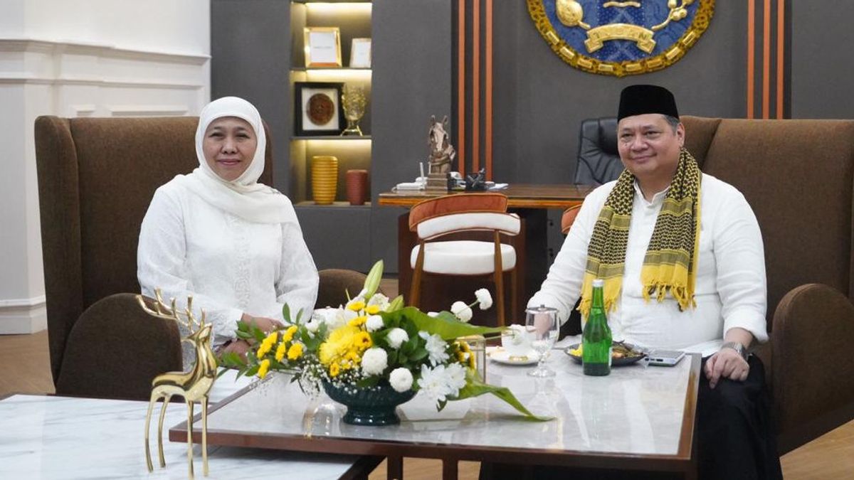 Airlangga-Khofifah Enliven Golkar Bershalawat In Tuban Square