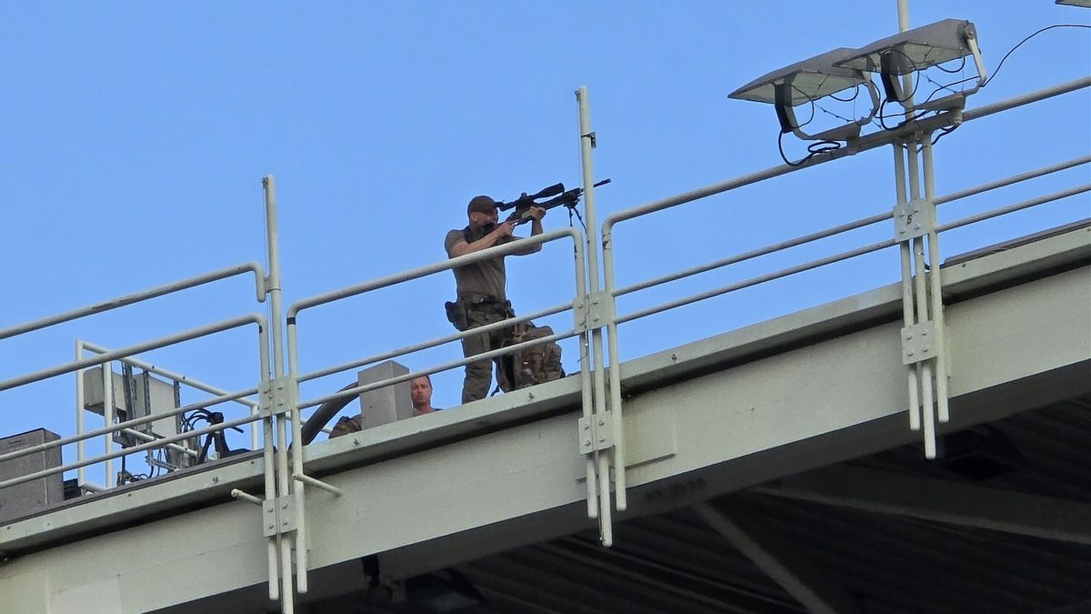 As A Result Of Taylor Swift Who Was Terrorized, The Coldplay Concert In Vienna Was Guarded By Snipers