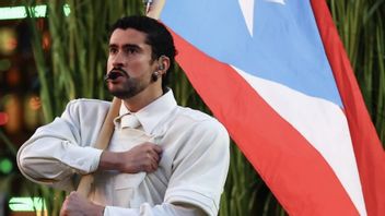 도널드 트럼프, 2026년 슈퍼볼 하프타임 쇼에서 바드 배니의 퍼포먼스를 퍼스트 샷
Donald Trump First Shot of Bad Bunny's Performance at the 2026 Super Bowl Halftime Show