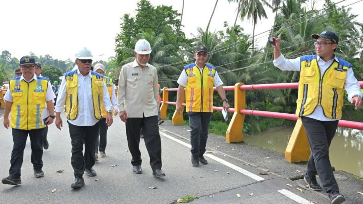 PUPR部长Basuki Datangi Sumbar, Jalan dan Jembatan Kerusak akibat banjir Bakal Repair