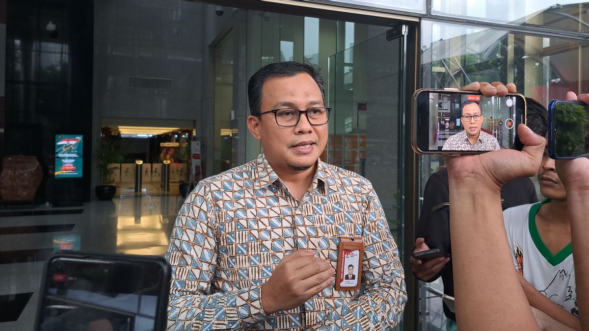 Eks Gubernur Aceh Irwandi Yusuf Dicecar KPK Soal Izil Azhar yang Jadi Tangan Kanannya