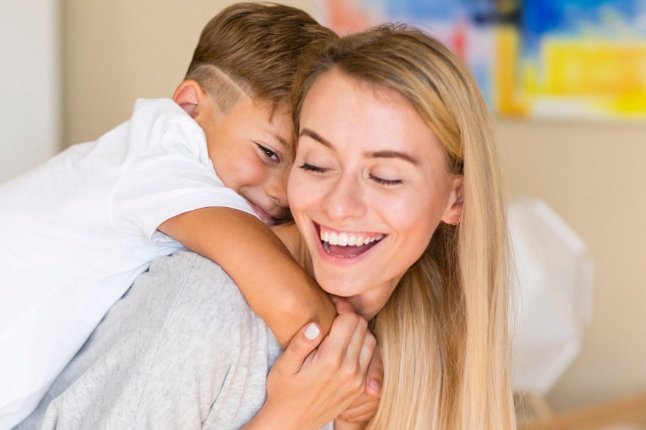 感情的に知的な親、子供たちにこれらの3つのことをする