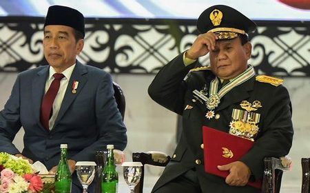 Ketika Presiden Jokowi Menambah Kontroversi dengan Menaikkan Pangkat Prabowo Subianto