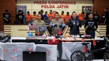 东爪哇地区警方逮捕了一伙闯入房屋和库兰莫尔的人