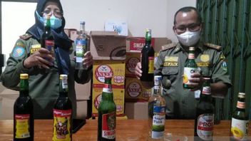 Kudus公务员警察部队从咖啡馆和摊位没收了2，000瓶酒精