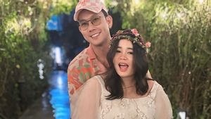 Sweet Moment Olivia Allan Gets A Baby Shower Surprise From Denny Sumargo