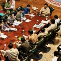 Ratas Bersama Menteri di Hambalang, Prabowo Instruksikan Stabilitas Harga-Pangan Jelang Libur Akhir Tahun