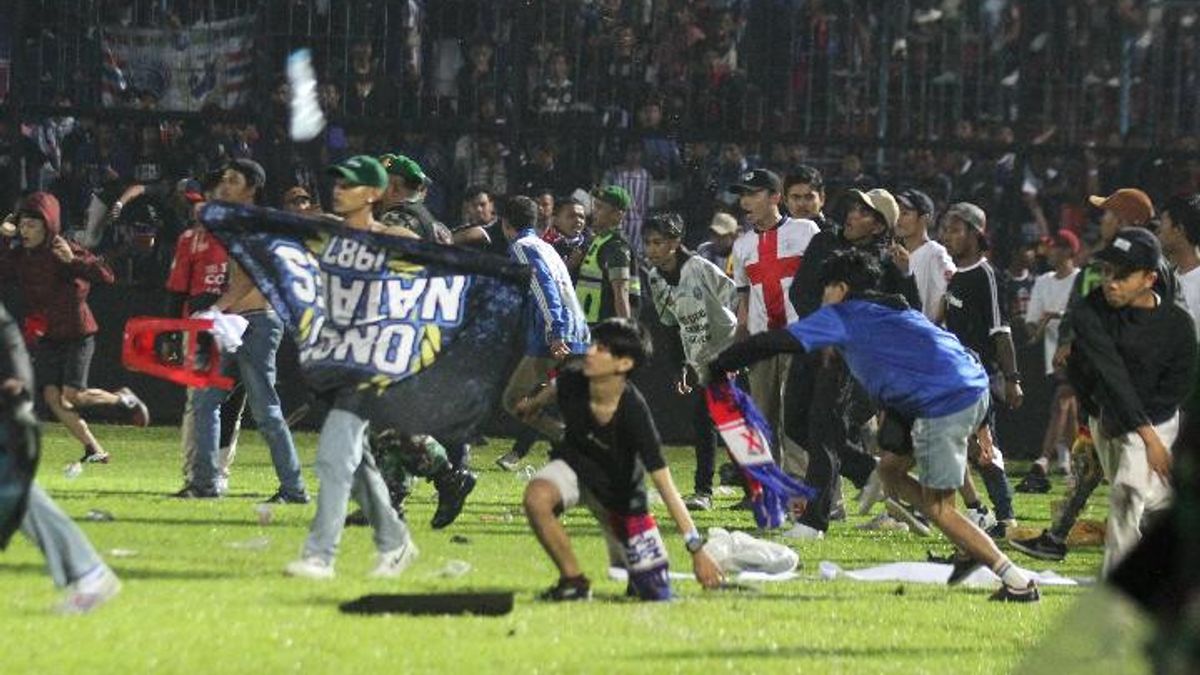 Duka Tragedi Stadion Kanjuruhan: Ketika Rekomendasi Polisi Diabaikan dan Gas Air Mata Digunakan