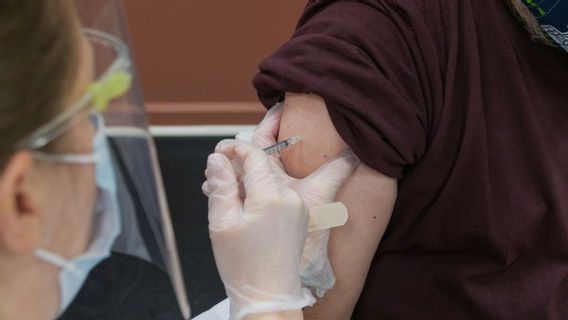 COVID-19 病例半透明 170 万，政府要求加快疫苗接种