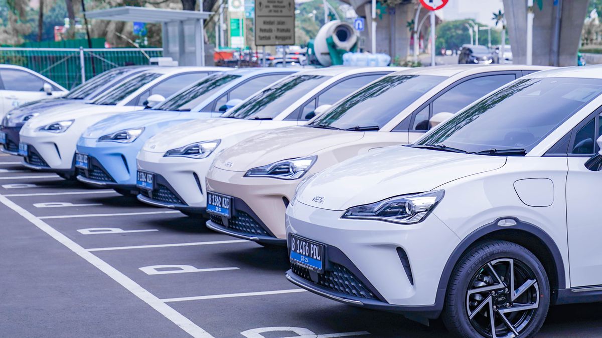 50 voitures électriques nettes V-II devient une flotte de taxis luxueuse trans Indonesia