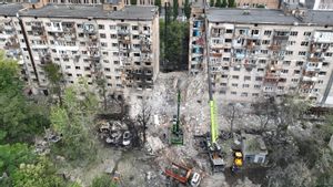 Russian Drone Hits Ukrainian Kyiv Apartment, Moscow's Latest Attack Kills 16 People