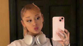 Ariana Grande Returns To Resting For A While
