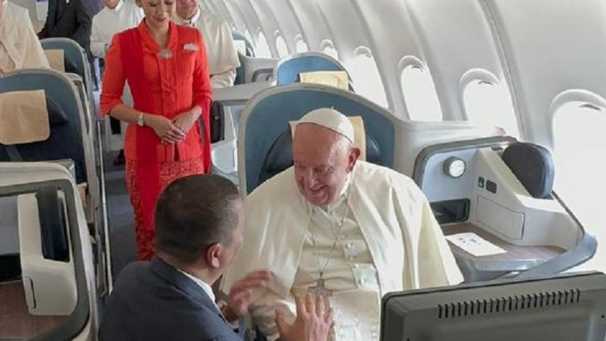 Le pape François continue son voyage apôtre en Papouasie Nugini avec l’avion Airbus 330-900 Neo Garuda Indonesia