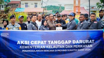 KKP مساعدة 254 من موزعي الطاقة السمكية المتضررين من فيضانات بادانج في غرب سومطرة