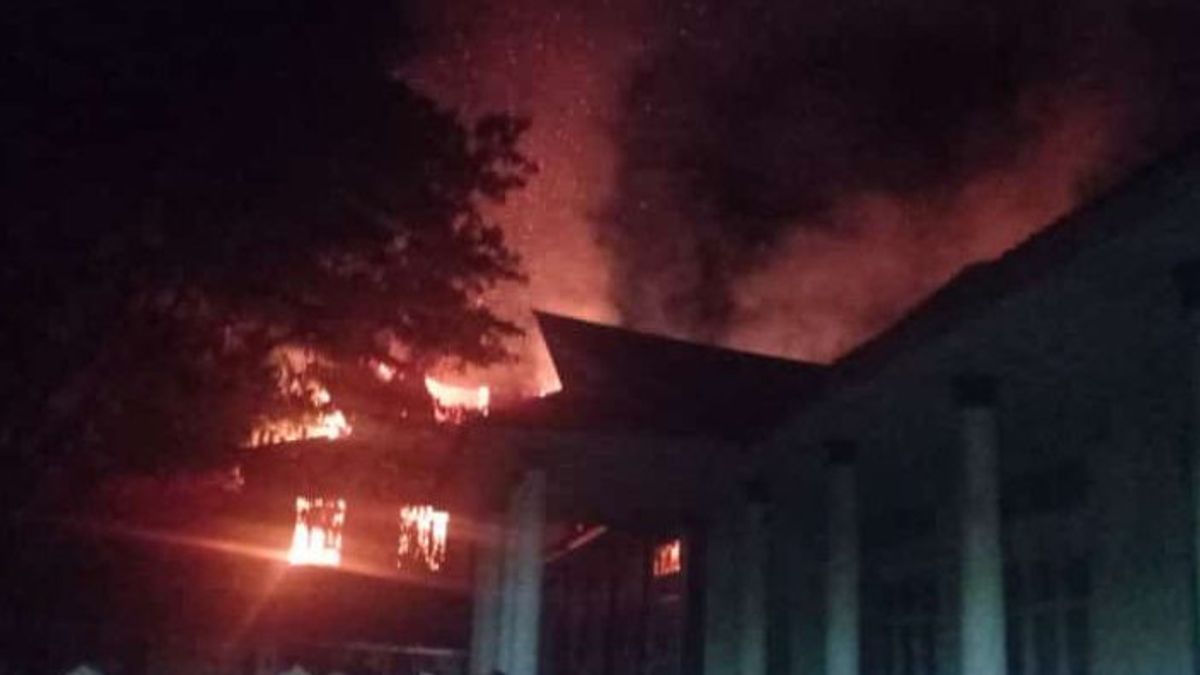 <i>Breaking News</i> Kantor Bupati Halmahera Selatan Terbakar