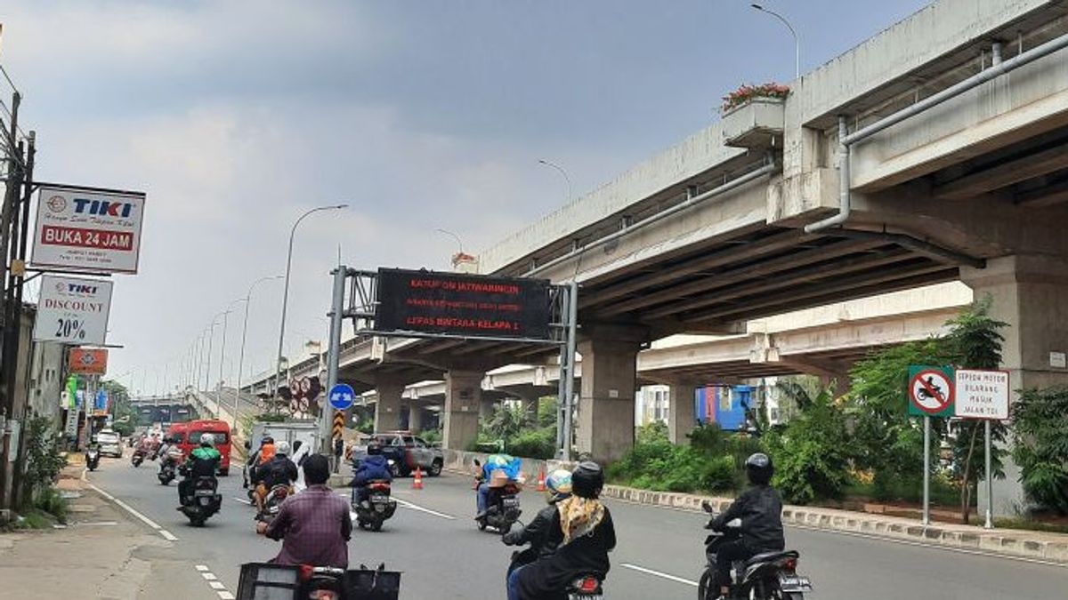 Imbas Skema One Way Tol Kalikangkung – Cikampek, Jalan Arteri Kalimalang Padat Kendaraan Bermotor