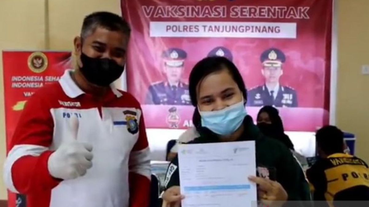 Jusqu’au 18 Décembre, La Police De Tanjungpinang A Injecté Intensivement Le Vaccin Sinovac Aux Enfants âgés De 6 à 12 Ans