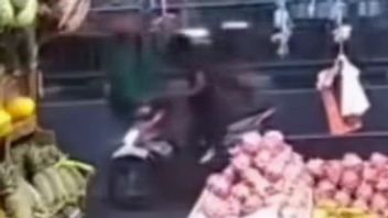 Petugas PPSU Babak Belur Usai Pergoki Pelaku Curanmor di Pasar Minggu