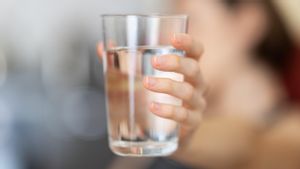 8 Waktu Terbaik Minum Air Putih, Bantu Atasi Dehidrasi dan Kelelahan 