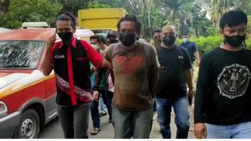 La Police Arrête Un Homme Qui A Pendu Un Sac En Lisant « Méfiez-vous De La Bombe » à Pematangsiantar