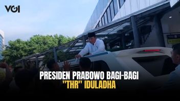 Usai Menyapa Masyarakat, Presiden Prabowo Bagi-Bagi 'Amplop'