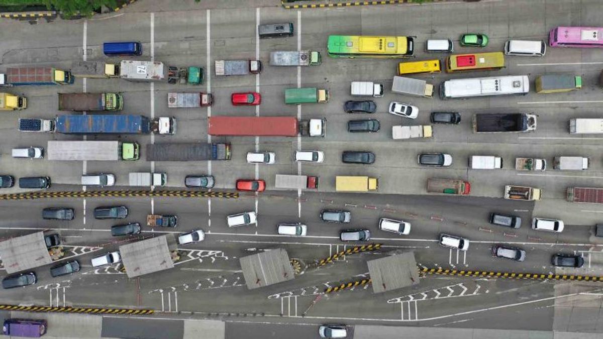 Police Open And Close Cikupa Toll Gate Substations Prevent Peacock Overcrowding