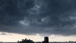 Sebagian Wilayah DKI Jakarta Berpotensi Diguyur Hujan Hari Ini