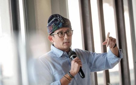 Sandiaga Uno Bantah Avtur Jadi Penyebab Harga Tiket Pesawat Mahal