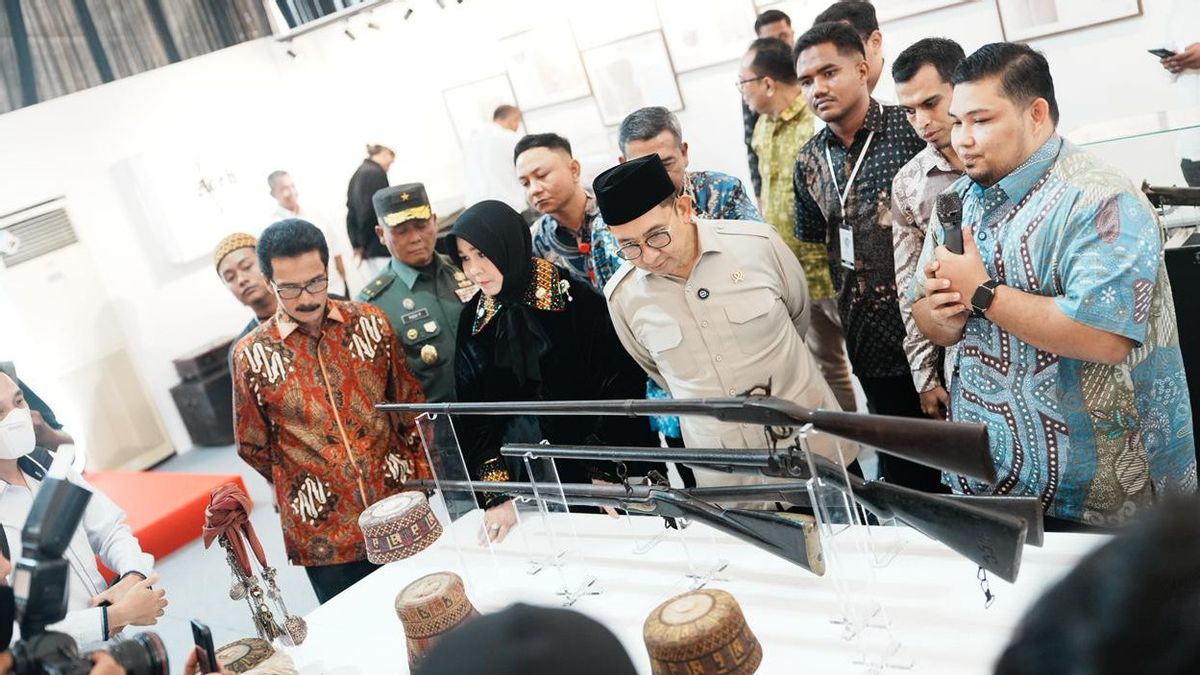 Tinjau Pameran Perang Aceh, Menbud Ungkap Pentingnya Sejarah sebagai Kesadaran Kolektif