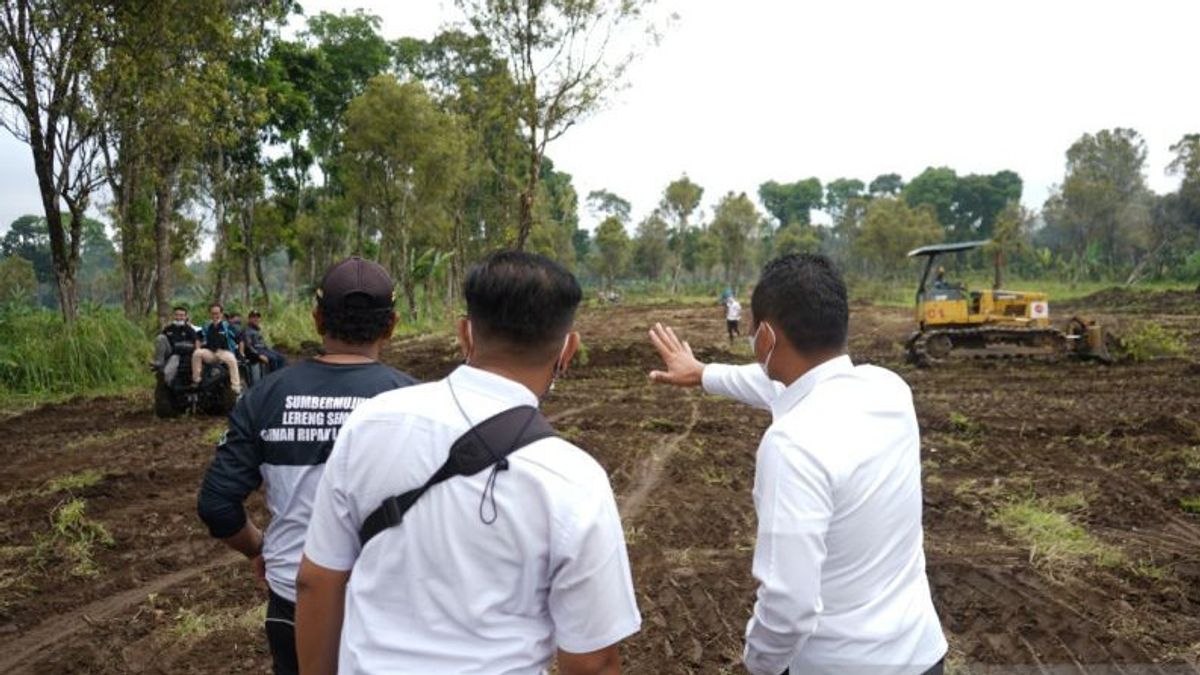 لوماجانغ ريجنت يستهدف تنظيف 40 هكتارا من نقل الأراضي للسكان المتضررين من ثوران سيميرو