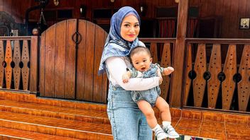 ناتالي هولشر تحمل لحظة ولادة Adzam بدون سولي ، مستخدمي الإنترنت: لديك الحق في أن تكون سعيدا