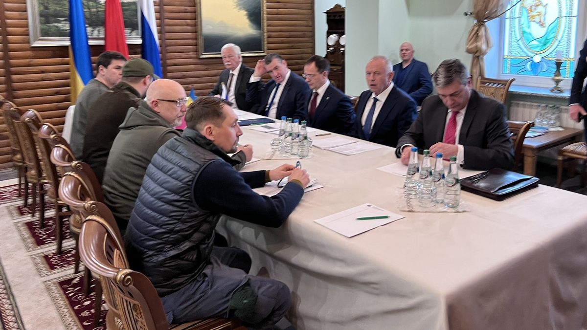 الجولة الثانية من محادثات السلام وروسيا وأوكرانيا تتفقان على ممر إنساني لحماية المدنيين