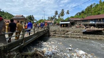 Kolaka Sultra Inondée, 68 maisons et routes tout au long de 50 mètres de longsor