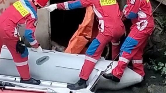 Mayat Pria Penuh Tato, Kepala Botak Sebelah, Ditemukan di Dalam Gorong-gorong Abdul Muis