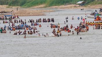 クアンタン川はクレート作戦のおかげで再び澄んでおり、リアウ州警察の感謝のコミュニティ