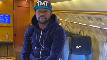 Mayweather Takes <i>Haters On A</i> Tour Of His Luxury Car Collection
