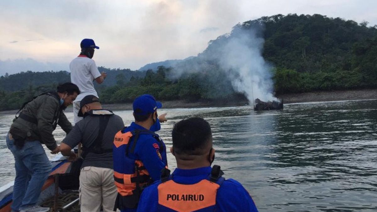 Police Investigate Motives For Burning KM Sekar Tanjung 1 In Lampung