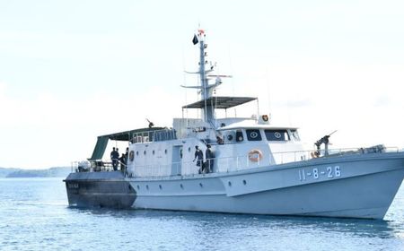 TNI AL Kerahkan Kapal Angkatan Laut Tedong Selar Dukung Vaksinasi di Pulau