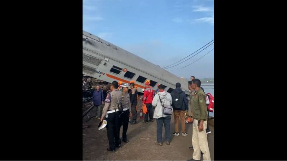 Déjà une foule d’habitants, la scène d’accident de train bloqué par la police, les photos des victimes ne peuvent pas être diffusées