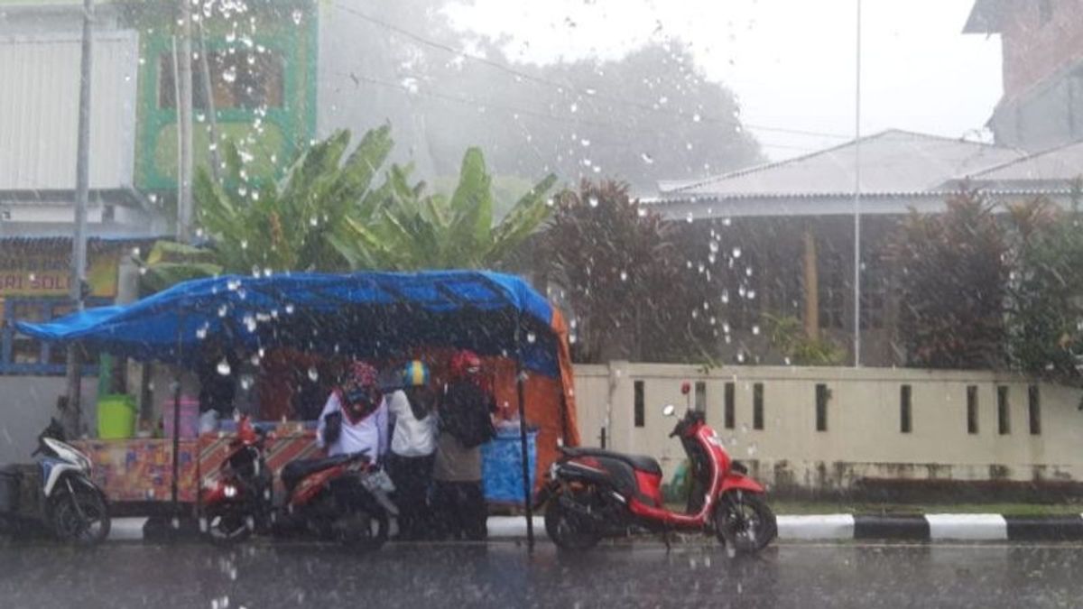توقعات الطقس BMKG: كن على بينة من الأمطار يرافقه البرق في بعض أجزاء من إندونيسيا