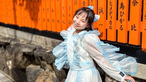 Etenia Croft Hadirkan Nuansa Negeri Sakura di Video Musik <i>Aku Bahagia</i>