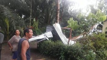 Tornadoes Damaged 34 Villagers' Houses In Serdang Bedagai, North Sumatra