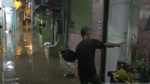 Banjir 1,5 Meter di Kampung Melayu, Warga Kebon Pala Sudah Biasa dan Tidak Mau Dievakuasi