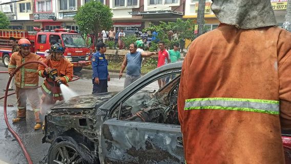 The Nissan X-Trail In Sawangan, Depok Caught Fire, Firefighters: Short Circuit In The Battery Cable