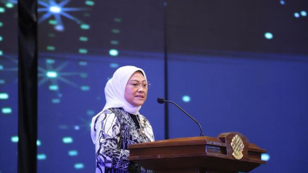 Menaker Ida Fauziyah Anugerahi 15 Gubernur Sebagai Pembina K3 Terbaik
