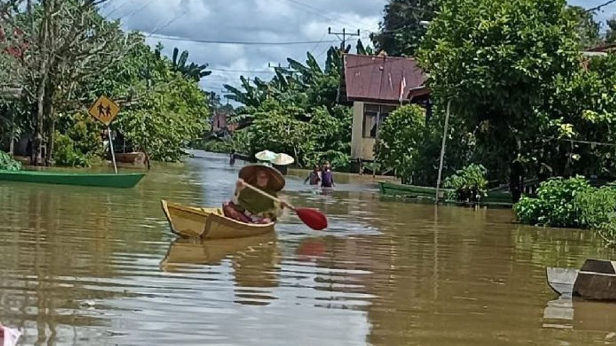 Seorang Lansia Hanyut Terbawa Banjir Bandang di Kapuas Hulu