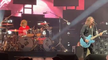 Playing Second Concert From The Comeback Tour, Foo Fighters Get Taylor Hawkins' Son, Shane