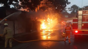 電気的短絡の疑い、火に貪られたチパユン・ルーデスのイード・ホームカミングによって取り残されたトレーダーの7つの屋台