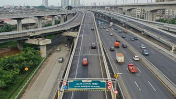 有料道路のラリンの量は週末の長期休暇期間中に増加します